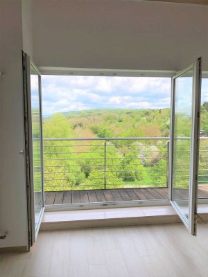 Wohnen mit Aussicht! Höhenlage, Maisonette 4ZKB, WC, Galerie, 20 qm Balkon, neue Einbauküche!