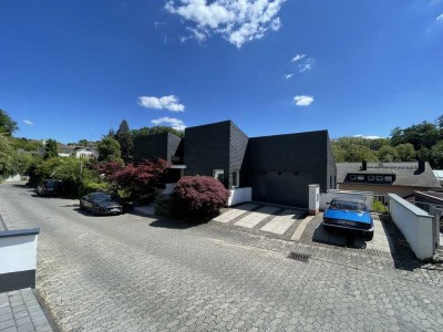 80er-Klassiker - neu interpretiert , edel mit Schiefer-Fassade in Blicklage