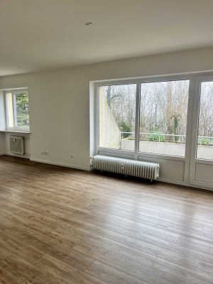 Königstein! Sanierte Vier-Zimmer-Wohnung mit sonnigem Balkon!