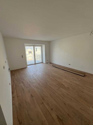 Neue 2-Zimmer Wohnung mit Balkon und EBK  im 2. OG in Kitzingen