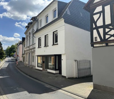 Engel & Völkers: FAKTOR 20! - Mittendrin - Gepflegtes Mehrfamilienhaus in Bad Honnef