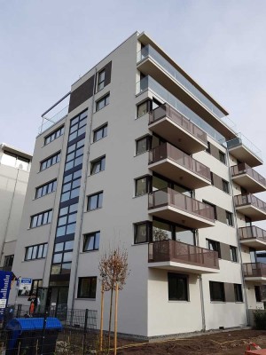 Neuwertige, helle 2-Zimmer Wohnung mit Balkon direkt am Großen Garten