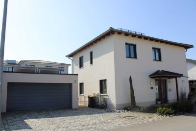 Neuwertiger Wohntraum mit großem Garten