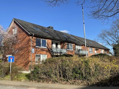 *2-Zimmer-Dachgeschoß-Wohnung mit Duschbad und Einbauküche*
