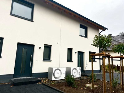 *Neubau* - Moderne Doppelhaushälfte mit gehobener Ausstattung in zentraler Lage von Lohmar