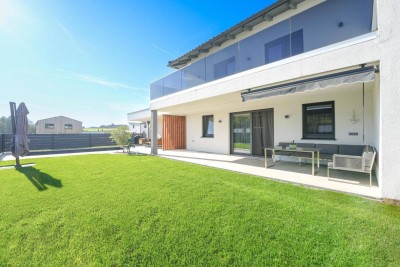 Modernes Wohnen in Leombach mit Pool und Doppelgarage