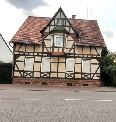 Büdingen-Büches: Großes Fachwerkhaus mit Garten und Nebengebäude!