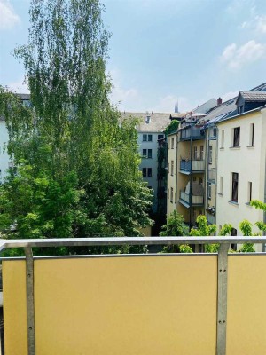 Helle 2-Zimmerwohnung mit Laminat und Balkon in zentraler Lage!