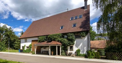 Talheim/TUT: Bezugsfreies,großzüg. Zuhause mit Gartenparadies : Freist. 1-2-Fam-Haus m. Ökonomieteil