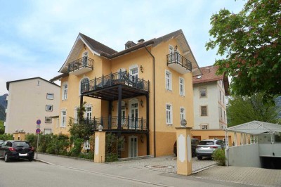 Außergewöhnliche, generalsanierte Villa in bester Innenstadtlage von 83435 Bad Reichenhall.