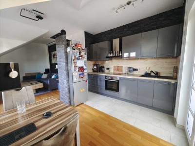 Neu - gemütliche, moderne 2- Zimmer-Dachgeschoss-Wohnung im Münchner Osten zu vermieten.