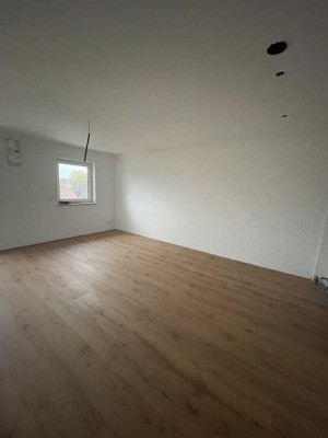 Erstbezug: Moderne 1,5-Zi.-Wohnung mit Balkon