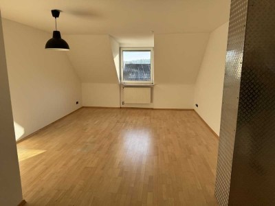 Attraktive 3-Zimmer-Wohnung mit EBK und Bad in begehrter Lage Sachsenhausen - Ideal auch für WGs