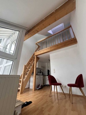 Helle & süße 1,5-Zimmer-Wohnung für eine Person mit Galerie, Südbalkon & Duplex-Stellplatz