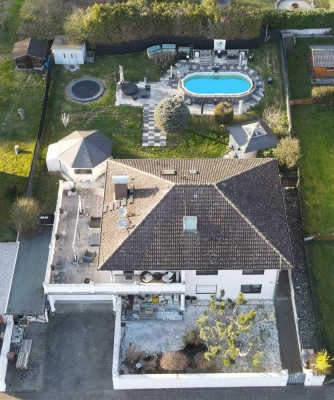 !Einmalige Gelegenheit! Ein- Zweifamilienhaus mit Wellness-Oase in ruhiger Lage