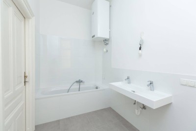 Attraktive 4-Zimmer-Altbauwohnung I Erstbezug mit Balkon