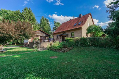 Traumhaft schönes Anwesen mit Doppelgarage & parkähnlicher Außenanlage auf 4.800qm Grundstück
