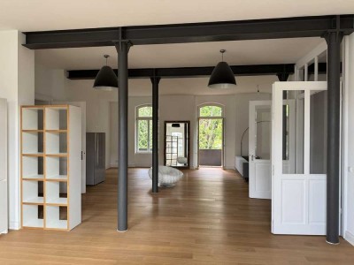 Einzigartige Wohnung mit Loft-Charakter im historischen Gebäude