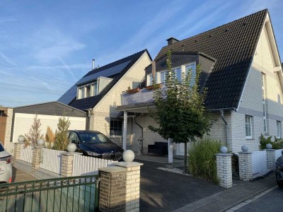 2 Einfamilienhäuser mit viel Platz und verschiedenen Optionen.