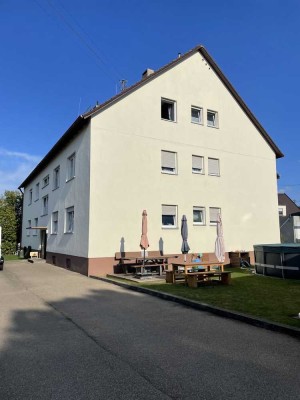**NEUSÄß/ TÄFERTINGEN** Liebevoll sanierte 4- ZKB Wohnung in ruhiger Lage (Erstbezug)