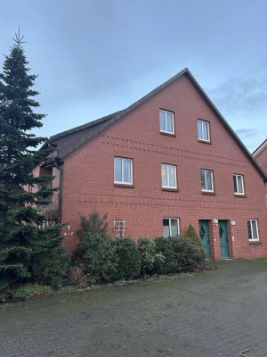 Ruhig gelegene 2-Zimmer-DG-Wohnung mit Loggia und Einbauküche in Stelle