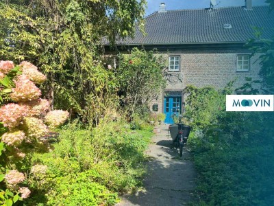Einzigartige 8-Zimmer-Wohnung auf 2 Etagen mit Terrasse und 2 Bädern in der historischen Burg Bachem