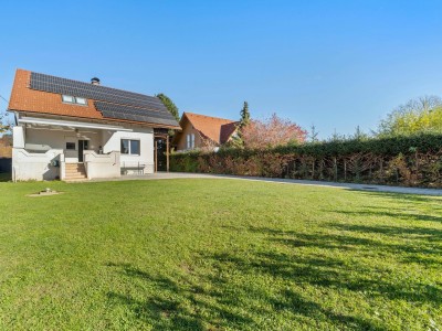 Modernes, ruhig gelegenes Zweifamilienhaus im beliebten Stadtteil Graz-Messendorf