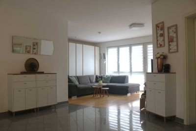 Attraktive Etagenwohnung mit 3,5 Zimmern, Südbalkon und 2 Stellplätzen in Ditzingen-Hirschlanden