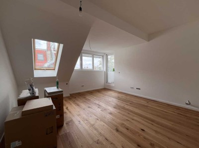 Einzigartige Dachgeschosswohnung in Moabit – Wohnen und Investieren vereint