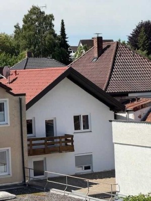 Attraktive 5-Zimmer-Wohnung auf 2 Ebenen in zentraler Lage in Aidenbach!