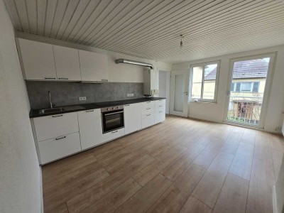 Neu sanierte WG geeignete Wohnung mit 2 Schlafzimmern zentral in Ansbach