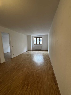 Komplett renovierte 2-Zimmer Wohnung - 63qm