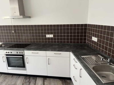 Sanierte Wohnung mit zwei Zimmern und Einbauküche in Neuenstein