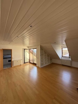 Stilvolle, helle 3,5-Raum-Maisonette-Wohnung mit Balkon und EBK in Untergruppenbach
