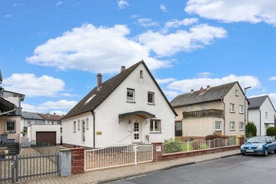 Familienglück - Freistehendes Einfamilienhaus mit großem Garten!