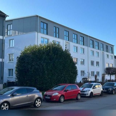 Erstbezug nach Sanierung mit Balkon: Geschmackvolle 1-Raum-Wohnung mit geh. Innenausstattung
