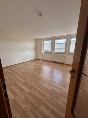 RESERVIERT! 3-Zimmer Dachgeschoss-Wohnung mit herrlicher Loggia
