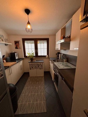 Moderne 2,5-Zimmer Einliegerwohnung im DG mit geh. Innenausstattung mit Balkon und EBK