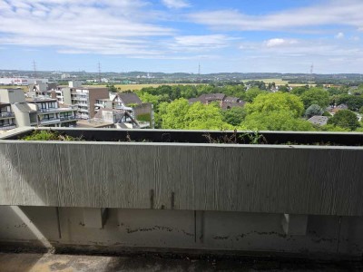 Drei Zimmer Wohnung mit Balkon, Aufzug, 2 Bäder