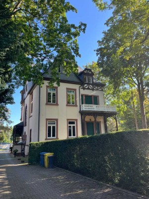 Repräsentative 5-Zimmer Wohnung im 3. OG mit Balkon in Bad Homburg
