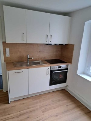 Frisch saniert mit Einbauküche u. Garten - 2 Zimmer, EG, nicht WG geeignet