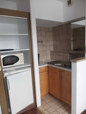 Gemütliche 2 Zimmer Wohnung mit EBK, möbliert, Lift im Haus