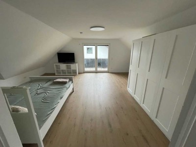 1 Zimmer möbliert mit Balkon, Küche und Badezimmer in Forchheim