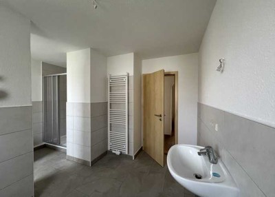 Wohnen auf über 100 qm - Badewanne & Dusche