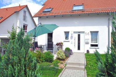 Gepflegte 7-Zimmer-Doppelhaushälfte mit EBK in Nürtingen