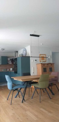 1200 € - 71 m² - 3.0 Zi.
wunderschöne ,ruhige 3 Zimmerwohnung für Gartenliebhaber.