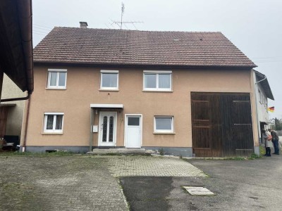 Bewohnbares Bauernhaus , Garten, Scheune und mit praktischer Werkstatt"