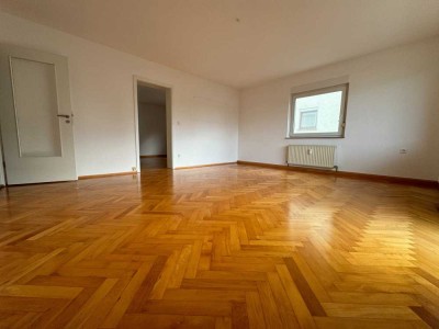 Geschmackvolle, modernisierte 2-Zimmer-Wohnung mit geh. Innenausstattung mit Balkon und EBK