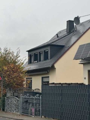 Zweifamilienhaus (vermietet) mit Garage und Garten 
in Koblenz Güls zu verkaufen!!! VERMIETET!!!