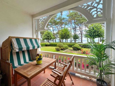 Mit Ostseeblick: Attraktive Ferienwohnung in erster Reihe zum Strand